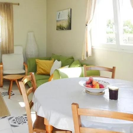 Holiday home Home, *